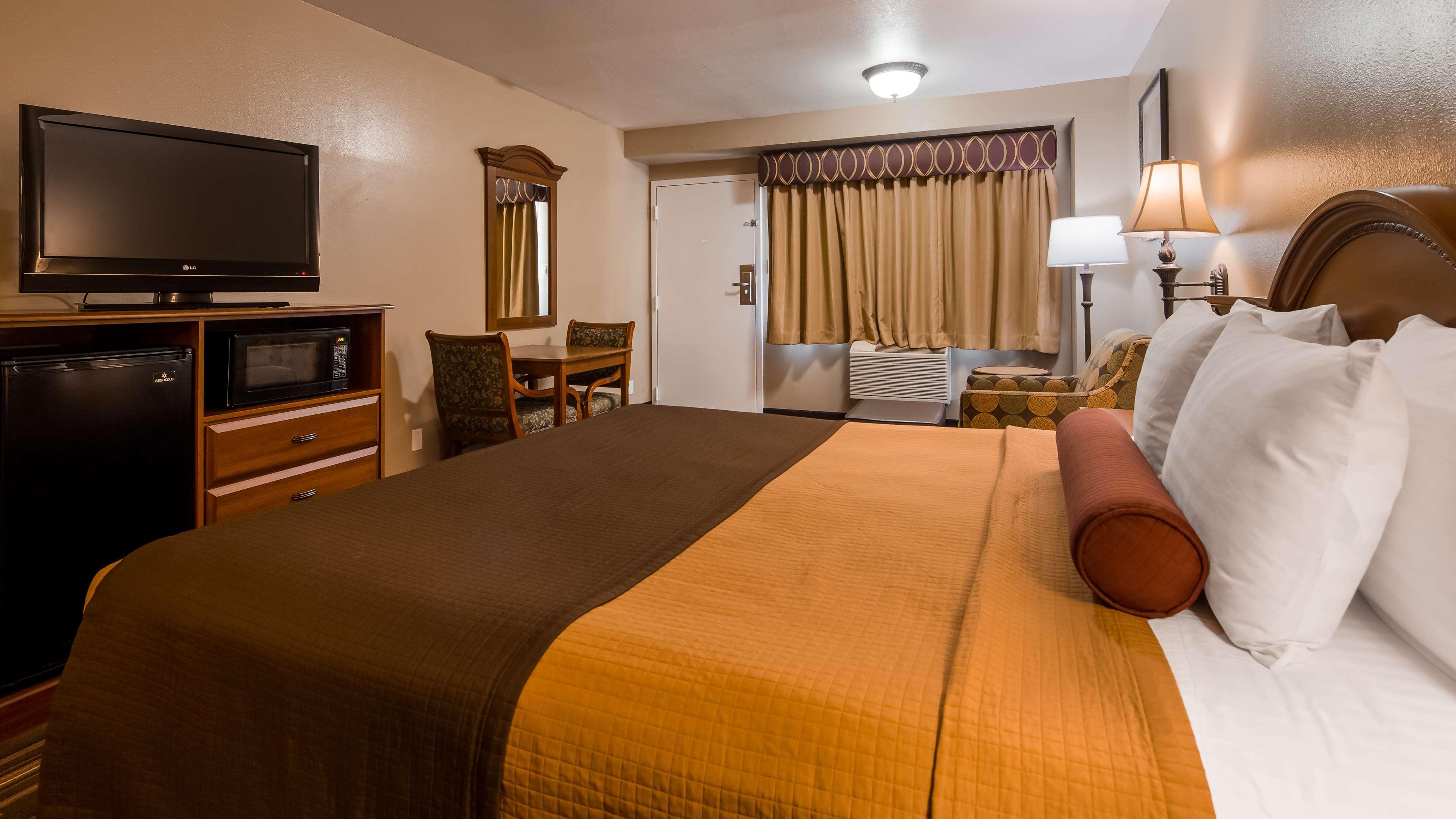 Best Western Desert Winds Hotel Mojave Exterior photo