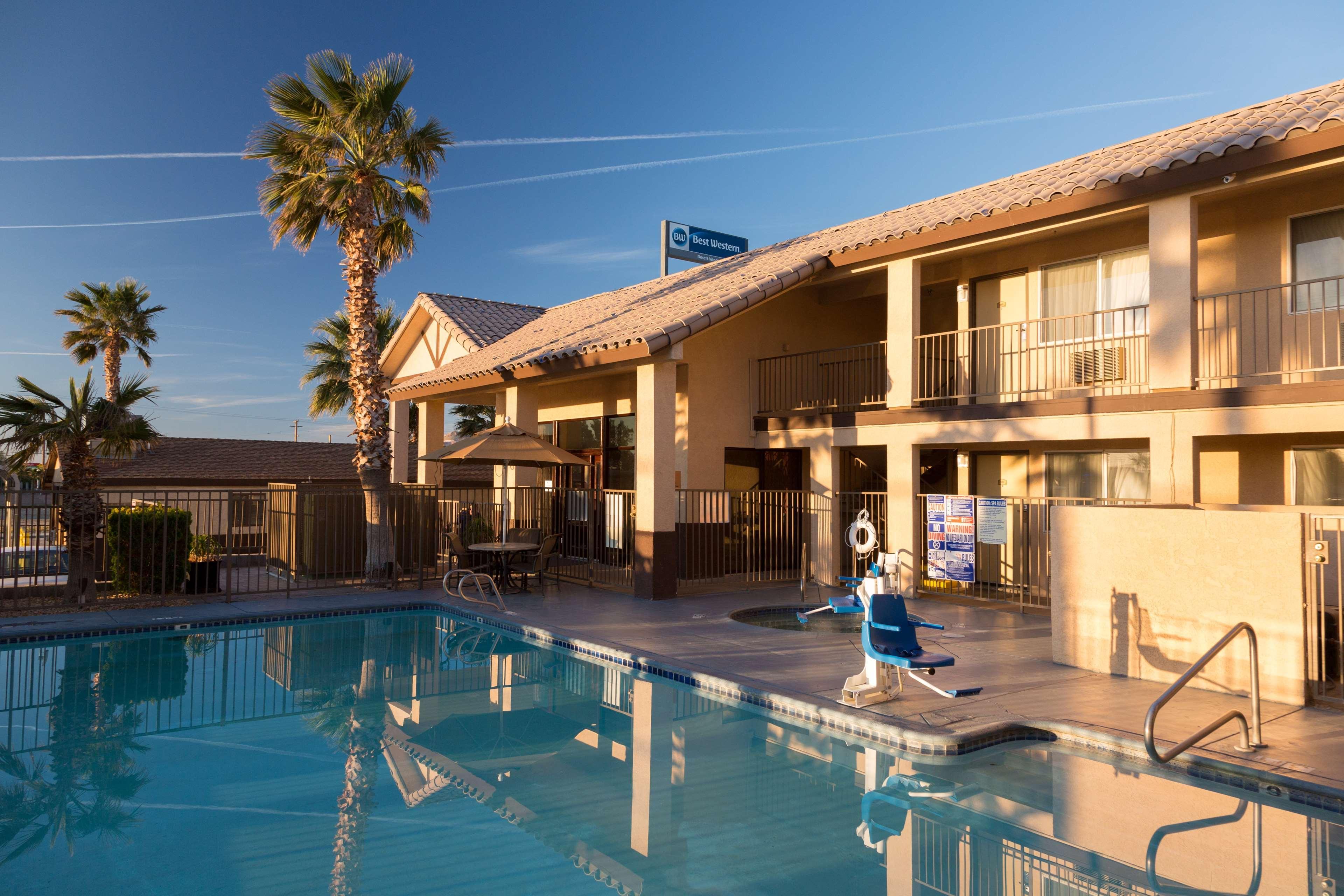 Best Western Desert Winds Hotel Mojave Exterior photo