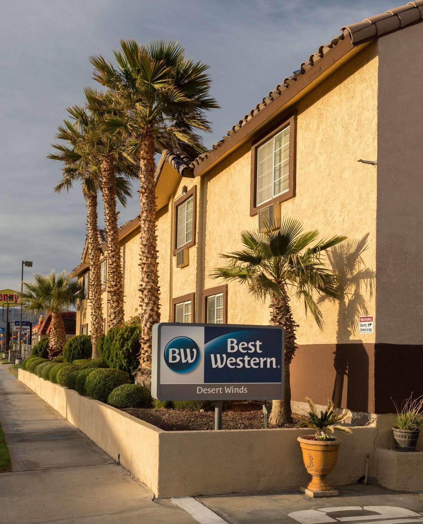 Best Western Desert Winds Hotel Mojave Exterior photo