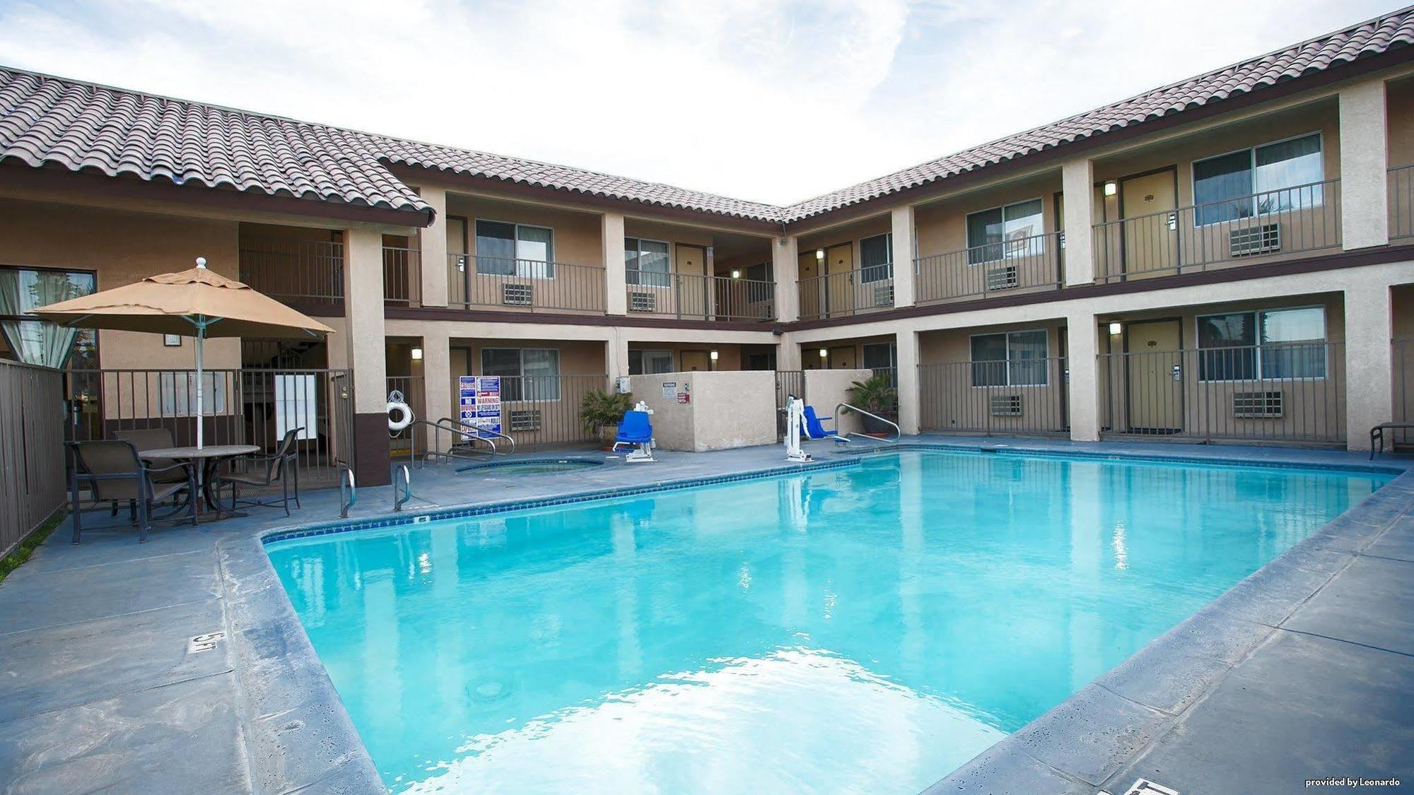 Best Western Desert Winds Hotel Mojave Exterior photo