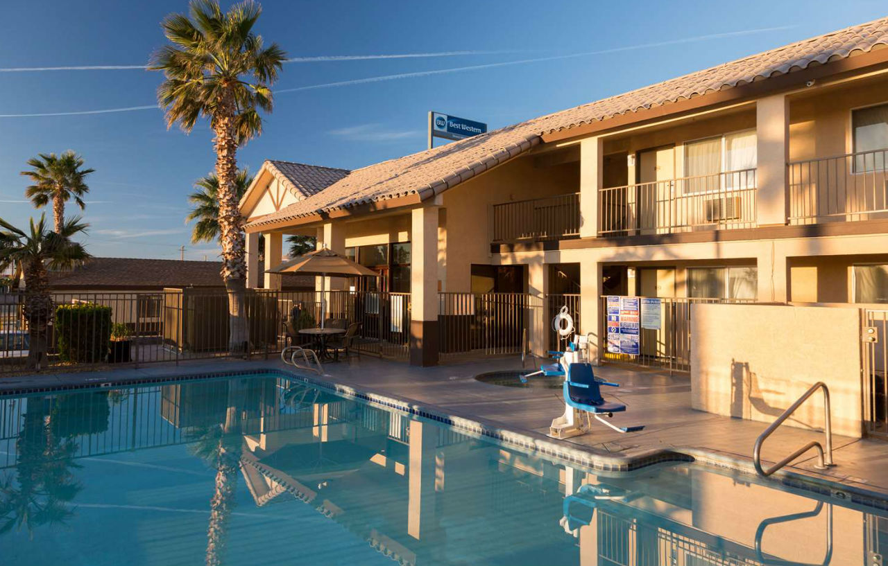 Best Western Desert Winds Hotel Mojave Exterior photo